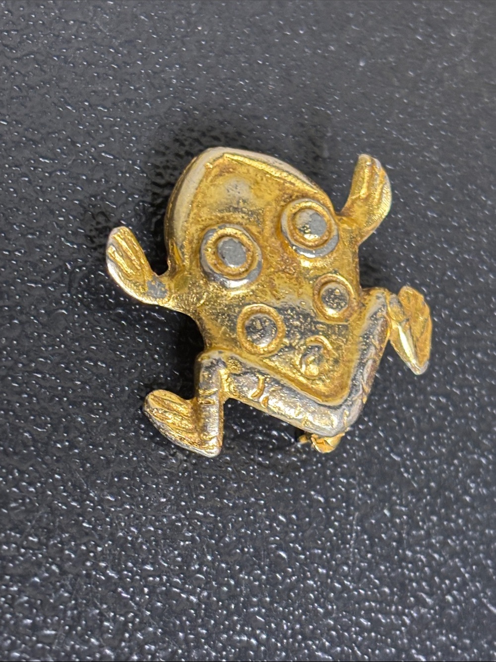 Vintage Gold Frog Reptile Brooch Pin Critter Accessory - Decorative Accent